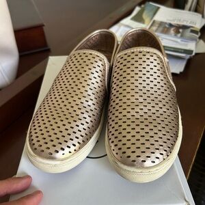 Women’s 7.5 Steve Madden Elouise rose gold perforated sneakers